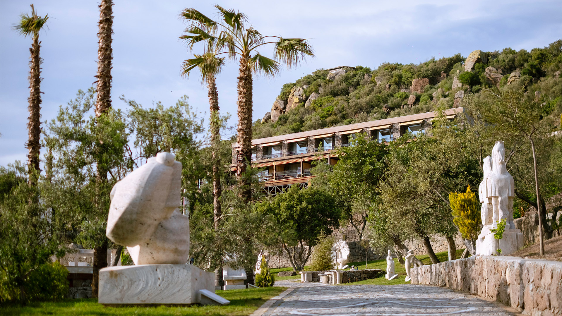 Heykeller Arasında Doğa Yürüyüşü