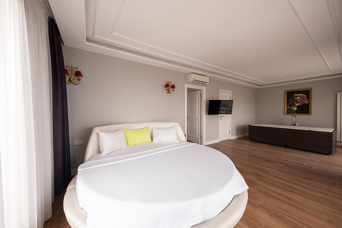 Deniz Manzaralı Suit Oda